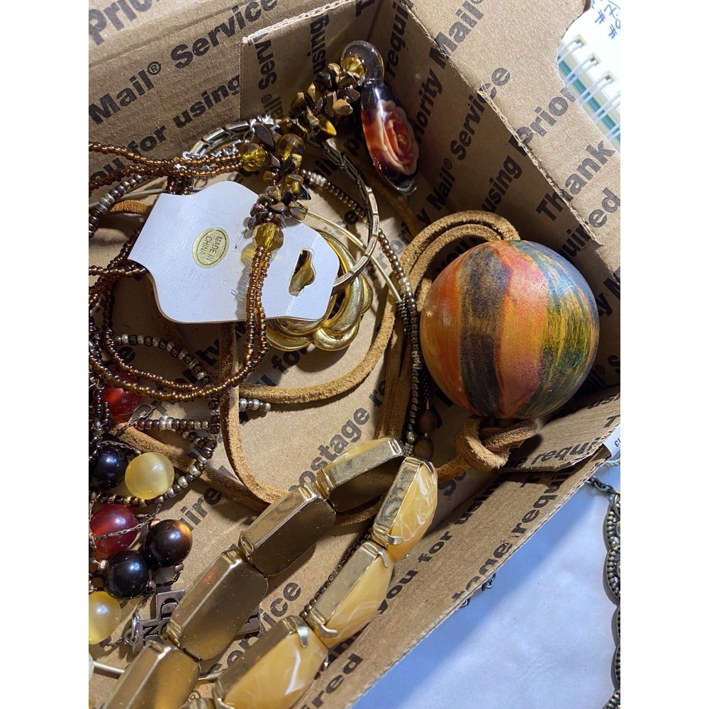 MIXED COSTUME JEWELRY LOT #8 SMALL FLAT RATE BOX 2lb4oz Wearable NOT Junk Craft - Picture 10 of 12